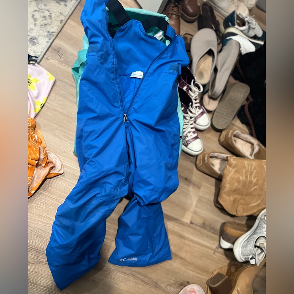 Like new kids Columbia snow bibs. Size S 7-8